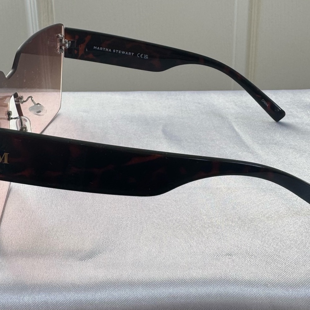 Martha Stewart Rose-Tinted Sunglasses NWOT - Picture 4 of 5